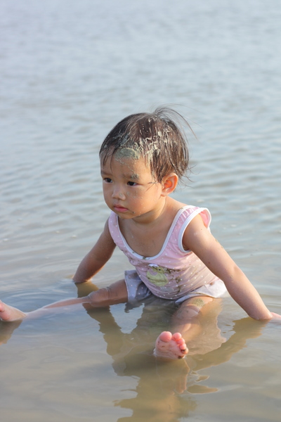 Zaria playing in shallow pool