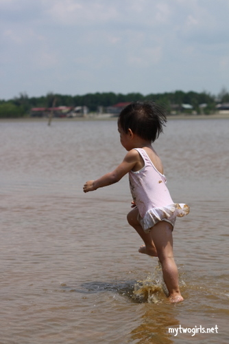 Zaria - crushing crabs at Bagan Lalang