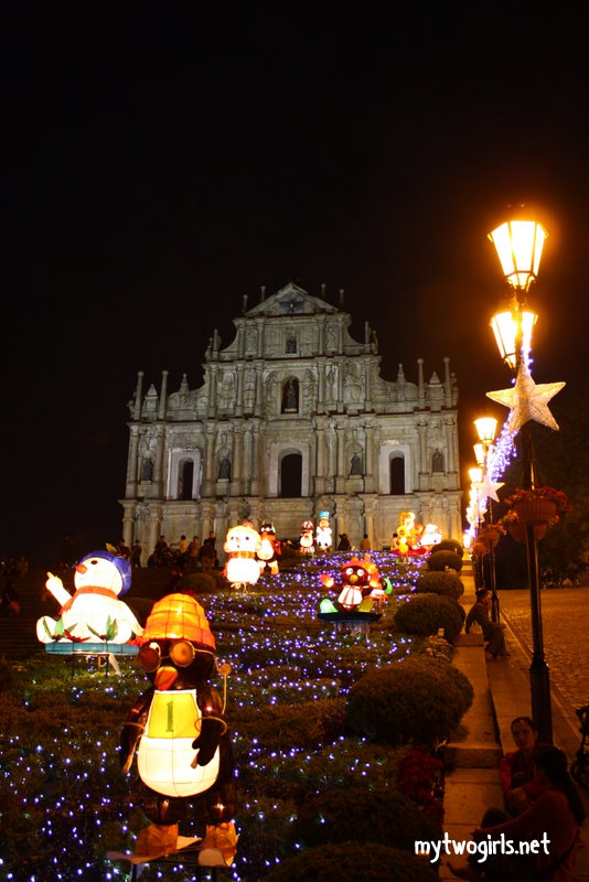 Christmas Deco At The Ruins of St Paul's