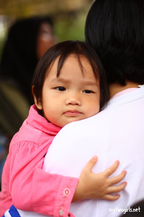 Zaria resting on Jelly's shoulder.