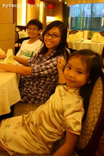 Zara and cousins during dinner